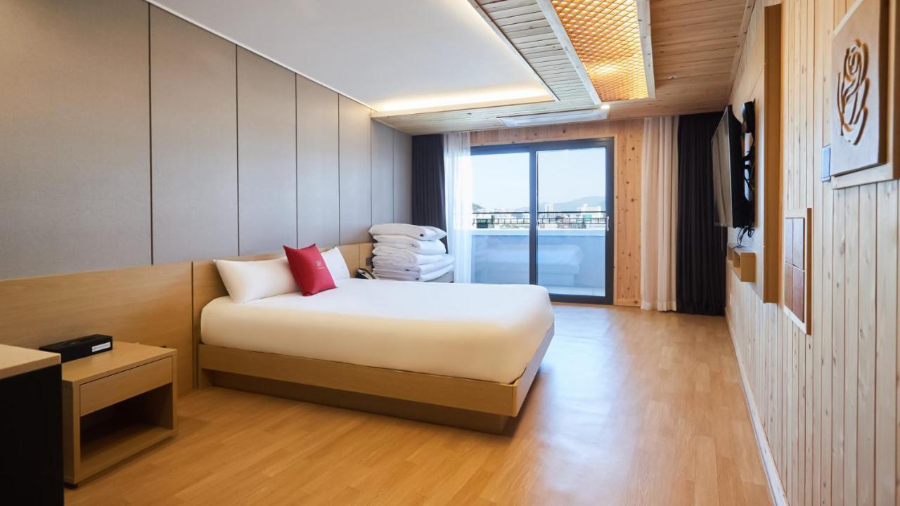 Chuncheon Eston Hotel Экстерьер фото