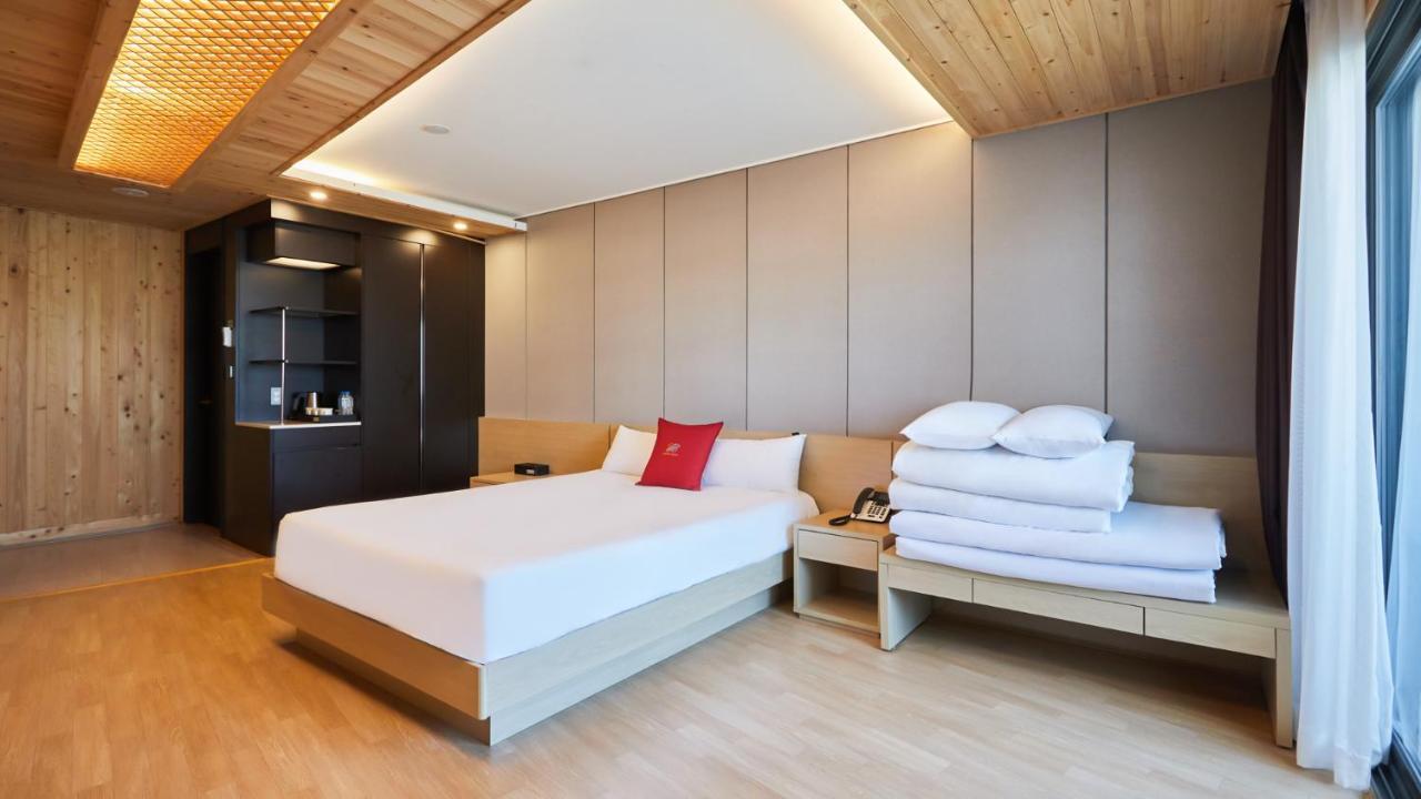 Chuncheon Eston Hotel Экстерьер фото