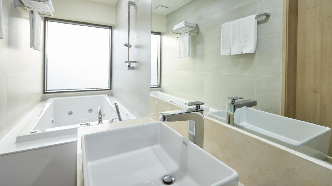 Chuncheon Eston Hotel Экстерьер фото