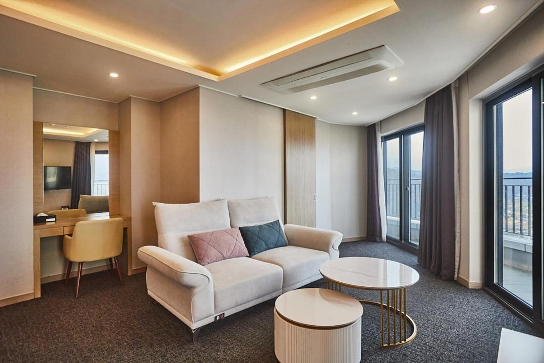 Chuncheon Eston Hotel Экстерьер фото