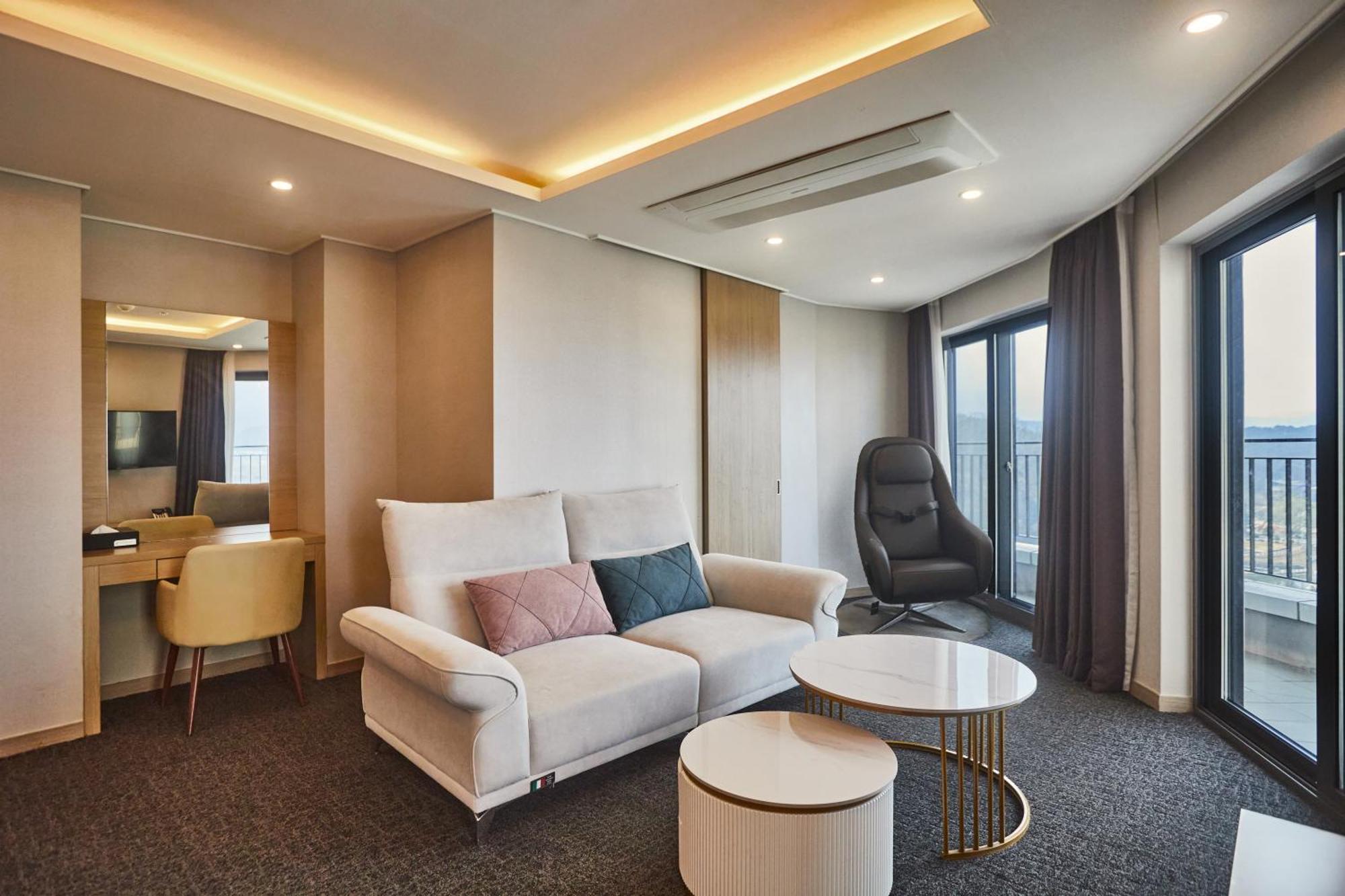 Chuncheon Eston Hotel Экстерьер фото